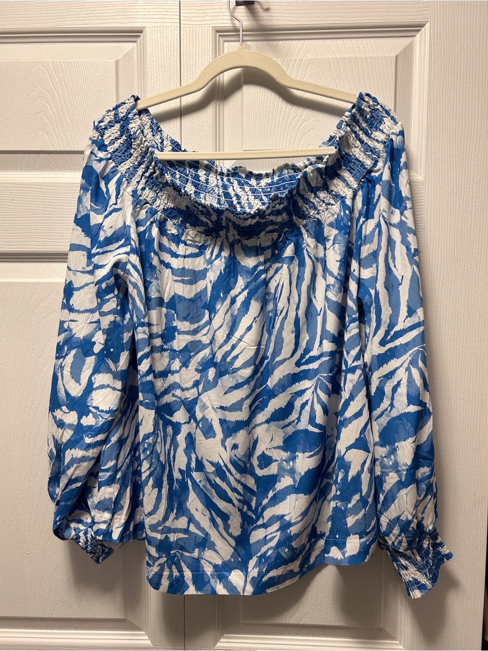 💙 Diane Gilman Blue and White Off-Shoulder Printed Blouse